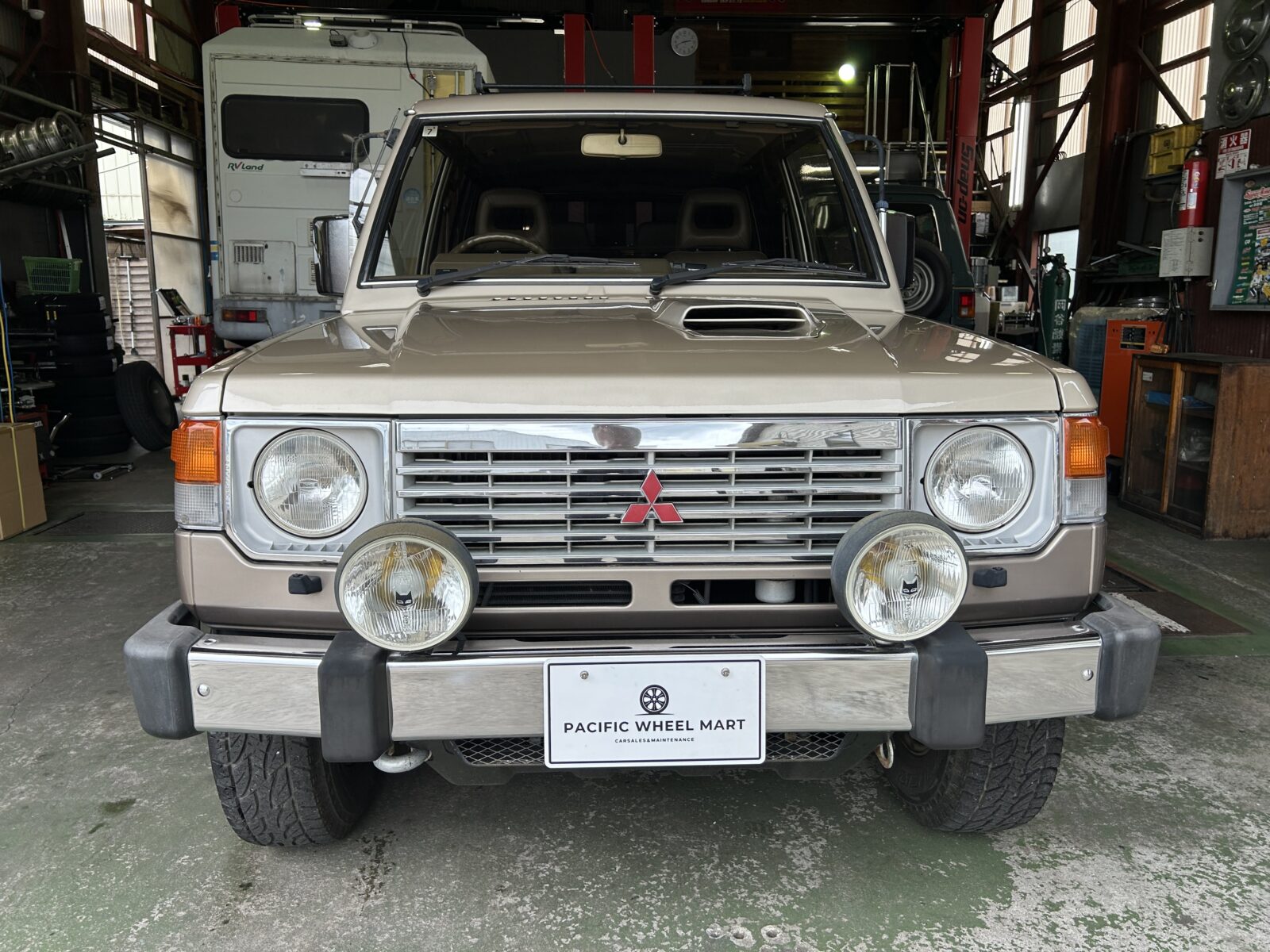 1988 MITSUBISHI PAJEROＬ149Ｇ   2.5ディーゼルエクシード 4WD 7名　AT ターボの写真2