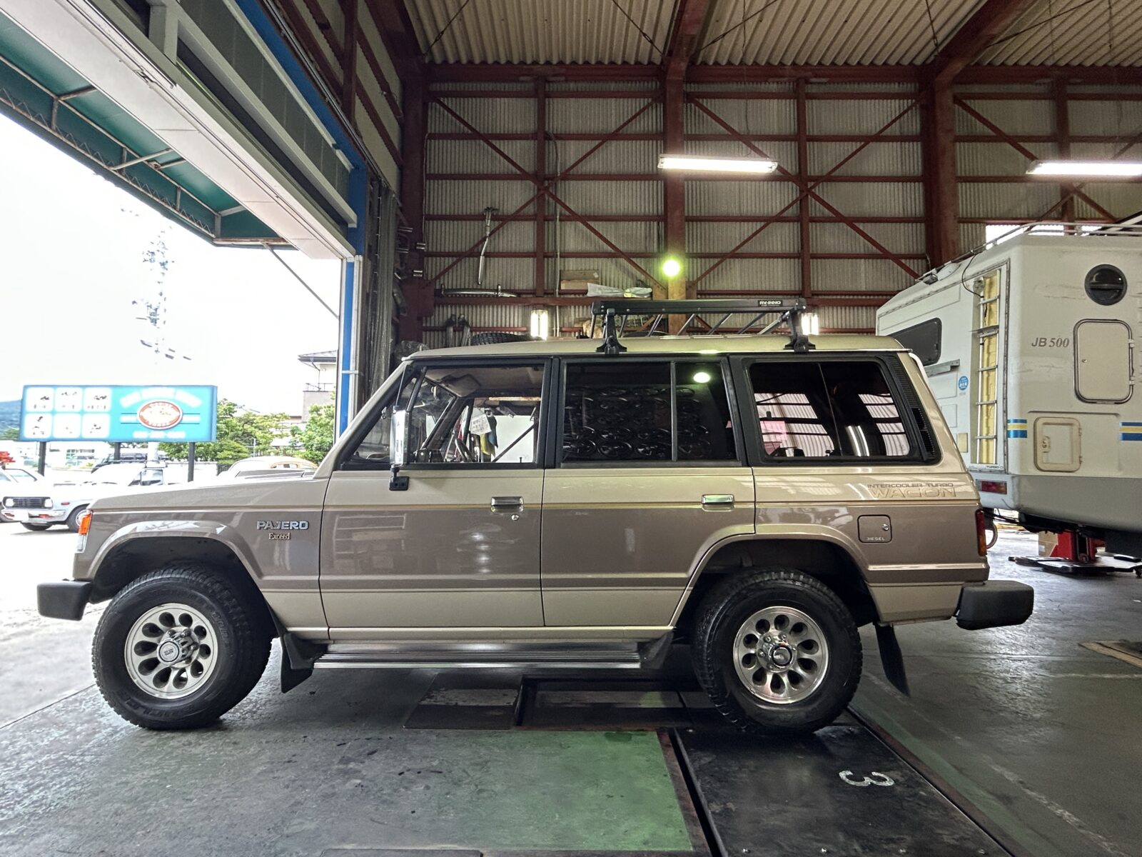 1988 MITSUBISHI PAJEROＬ149Ｇ   2.5ディーゼルエクシード 4WD 7名　AT ターボの写真4