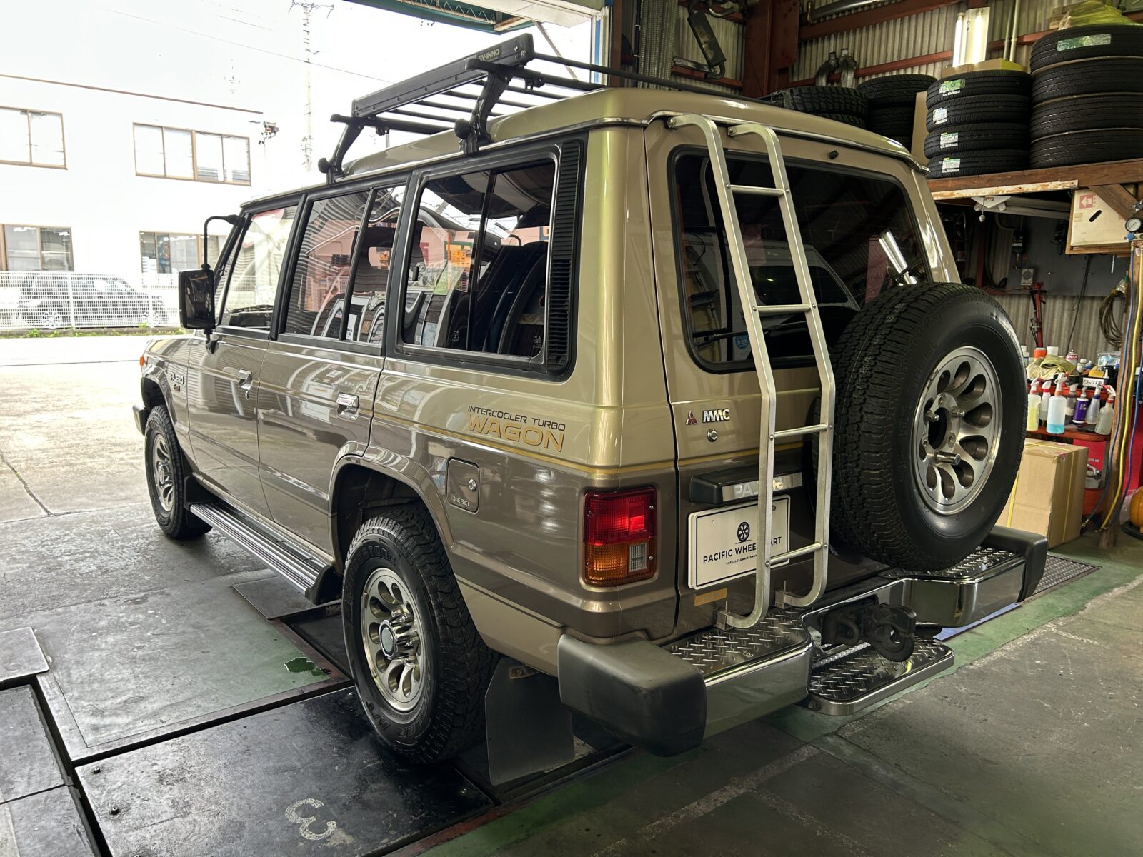1988 MITSUBISHI PAJEROＬ149Ｇ   2.5ディーゼルエクシード 4WD 7名　AT ターボの写真5