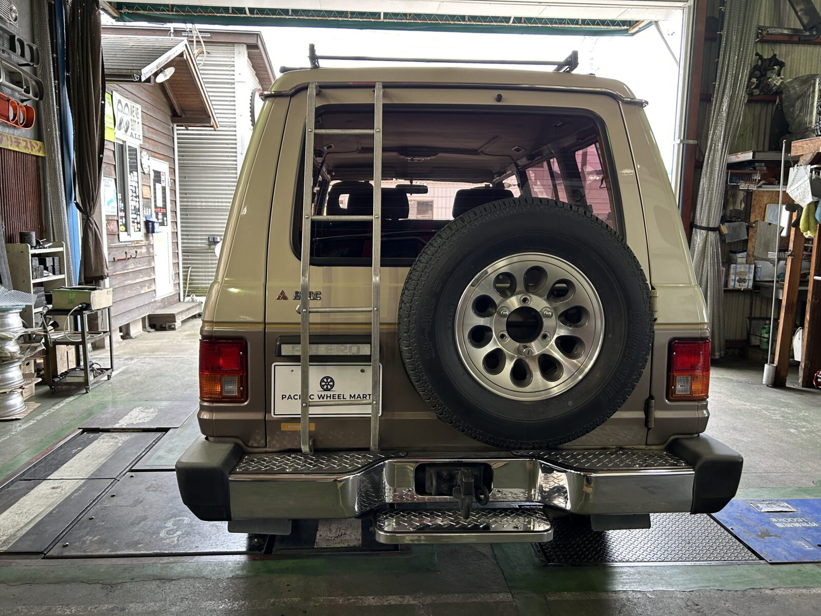 1988 MITSUBISHI PAJEROＬ149Ｇ   2.5ディーゼルエクシード 4WD 7名　AT ターボの写真6