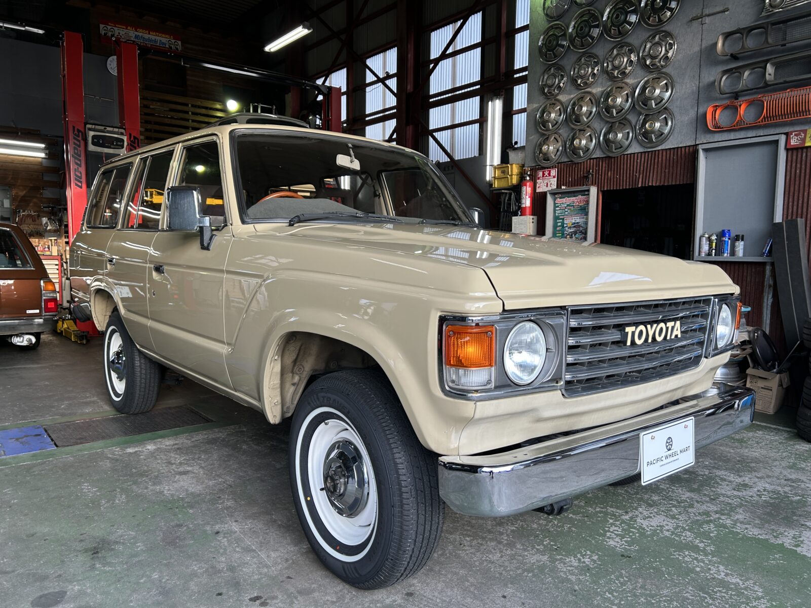 1989年 TOYOTA 60ランドクルーザー VXロールーフ換装 ナロー ガソリン NOX・PM適合の写真1