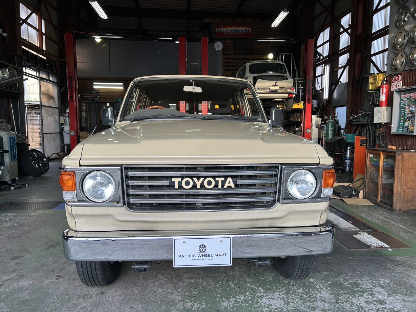 1989年 TOYOTA 60ランドクルーザー VXロールーフ換装 ナロー ガソリン NOX・PM適合の写真2