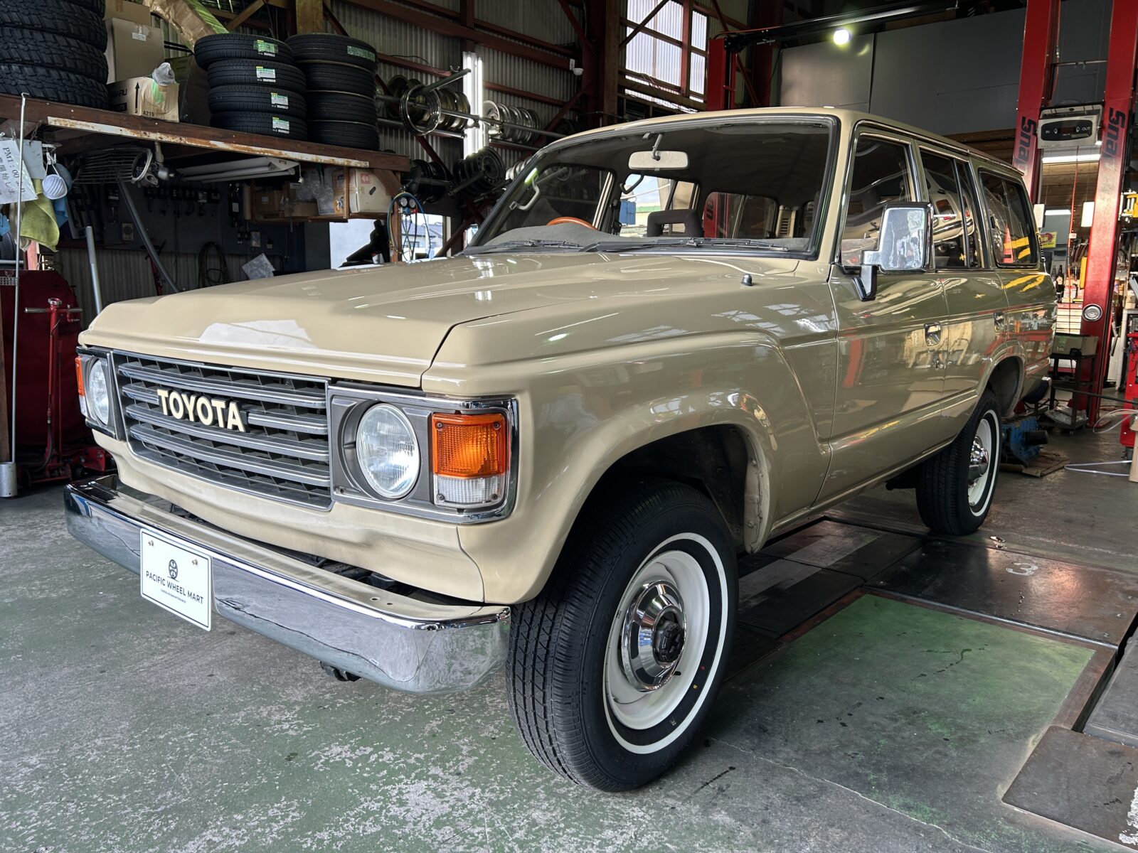 1989年 TOYOTA 60ランドクルーザー VXロールーフ換装 ナロー ガソリン NOX・PM適合の写真3