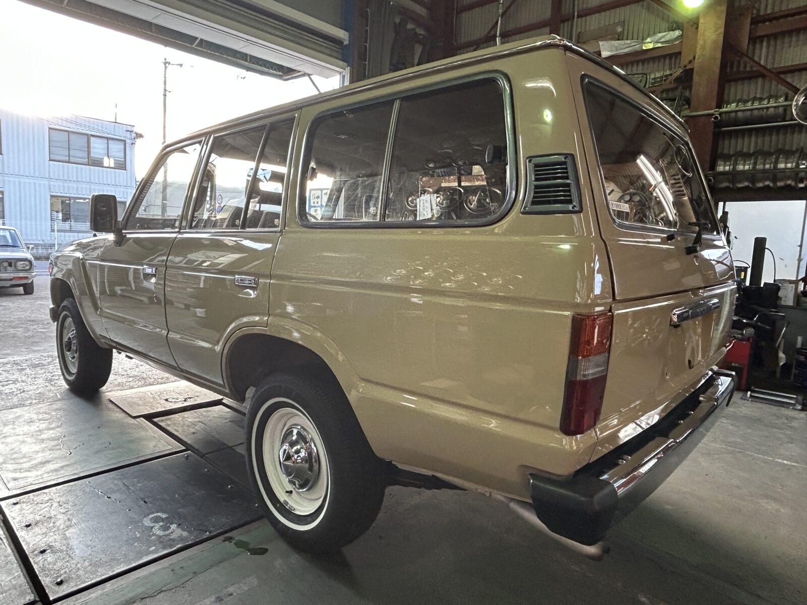 1989年 TOYOTA 60ランドクルーザー VXロールーフ換装 ナロー ガソリン NOX・PM適合の写真5