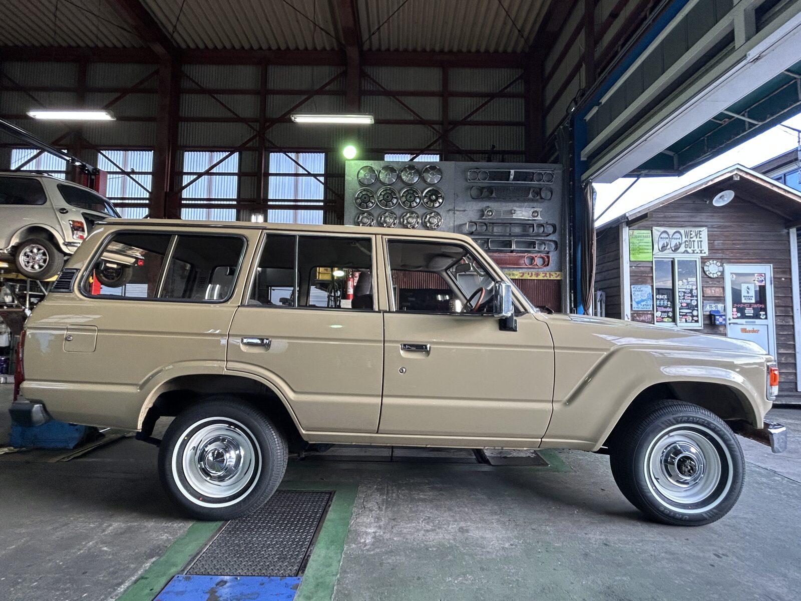 1989年 TOYOTA 60ランドクルーザー VXロールーフ換装 ナロー ガソリン NOX・PM適合の写真8