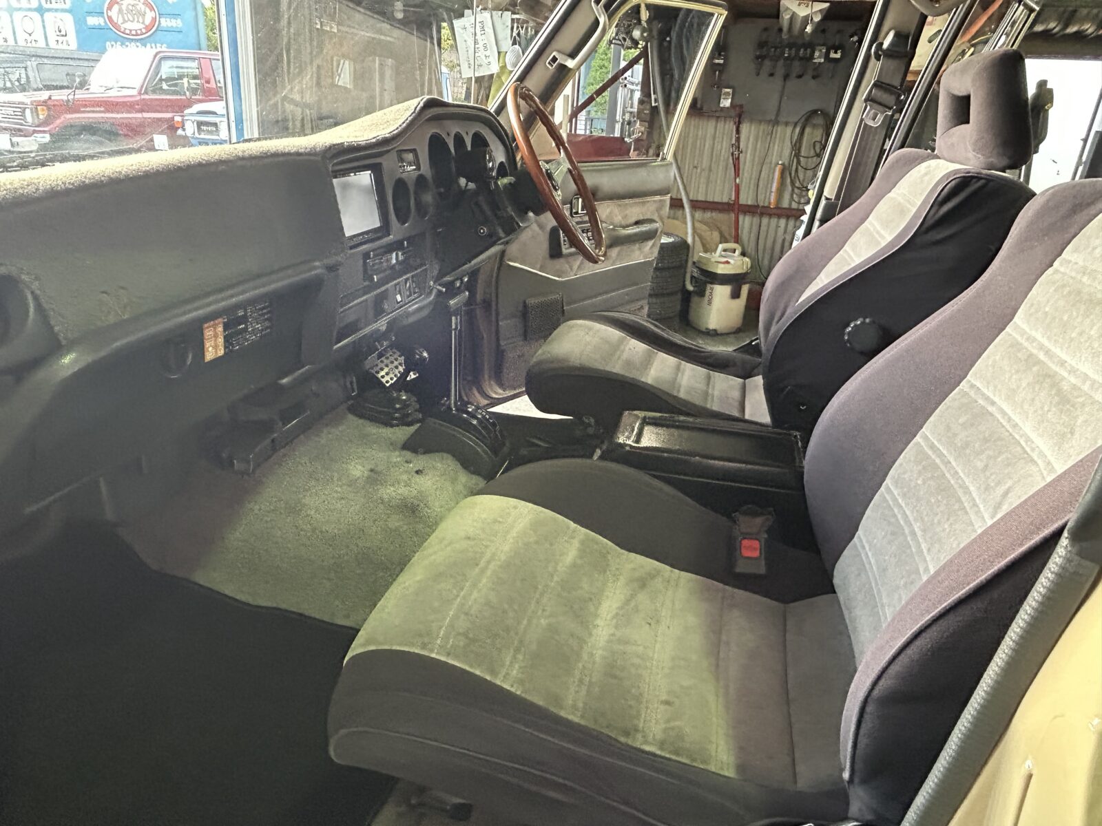 1989年 TOYOTA 60ランドクルーザー VXロールーフ換装 ナロー ガソリン NOX・PM適合の写真21