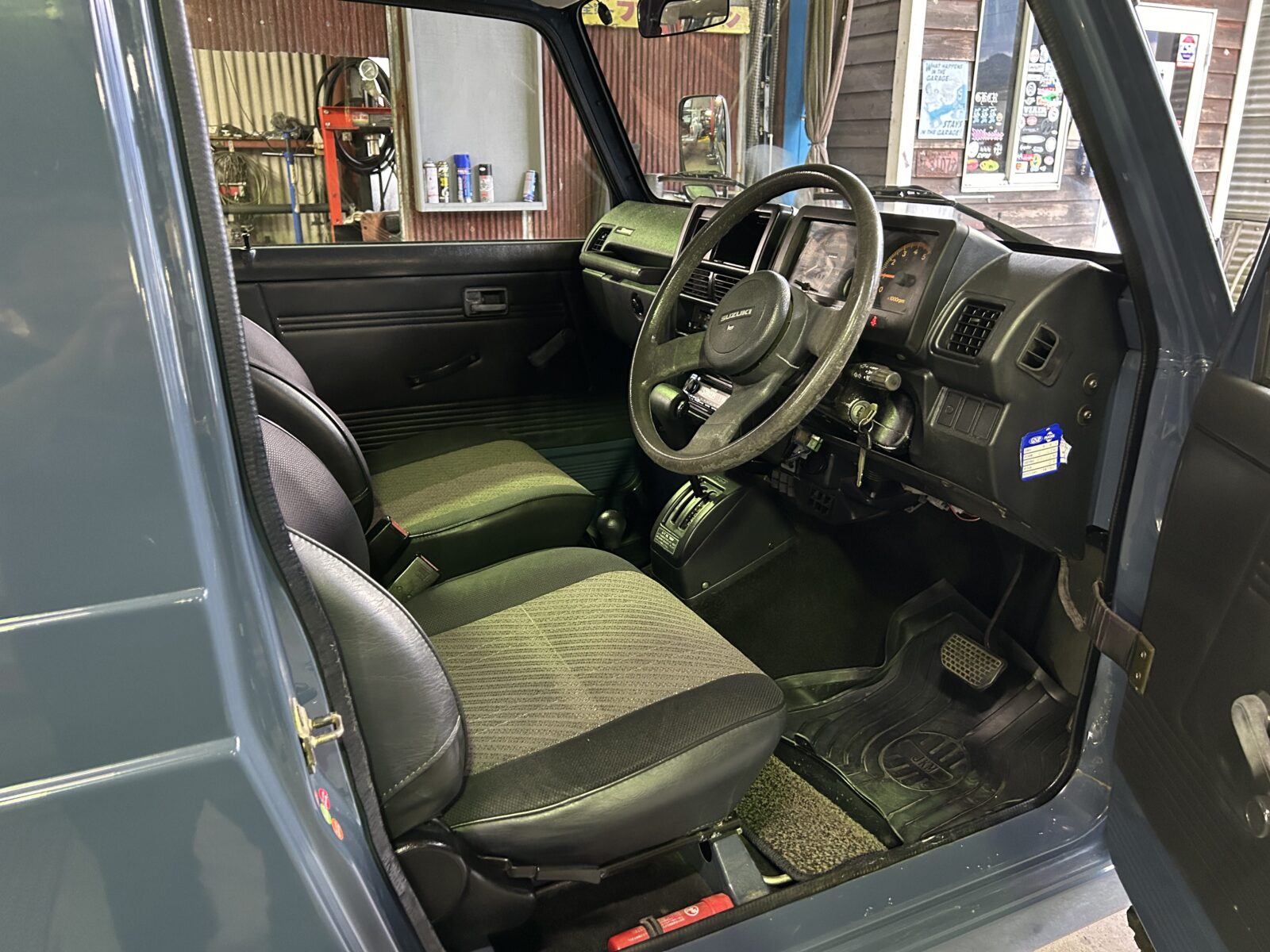 1994年 ジムニー JA11V 660サマーウインドリミテッド 4WD AT 2インチリーフスプリング公認 ジオランダー185/85R16の写真9